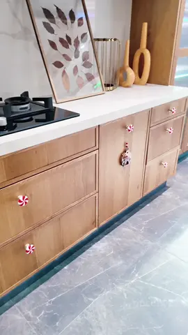 How adorable are these peppermint-themed door knobs! 😍 Such a brilliant idea! #Blackfriday #christmas #FestiveUpgrade #CountdownToChristmas #HolidayPrep pqh9.1.2