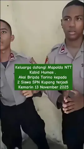 Kutip Liputan6.com, Bripda TT diperiksa Propam usai aksinya memukul dua siswa SPN Polda NTT viral di media sosial. “Pemeriksaan ini langkah awal memastikan penanganan profesional dan transparan,” ujar Kabid Humas Polda NTT Kombes Henry Novica Chandra. Proses diawasi langsung Kapolda NTT. Kronologi awalnya, Bripda TT disebut kesal terkait urusan rokok dan laporan siswa kepada anggota Polda NTT, hingga akhirnya memukul dua siswa SPN. Aksi itu direkam Bripda GP, yang kini diperiksa sebagai saksi kunci. “Kapolda tidak memberi toleransi bagi tindakan kekerasan,” tegas Henry. Dua siswa yang dipukul sudah diperiksa medis dan tidak ditemukan luka. Sebagai langkah disiplin, Bidpropam menempatkan Bripda TT dalam Patsus sambil pemeriksaan lanjutan dilakukan. “Proses hukum dan etik akan ditegakkan sesuai aturan,” ujar Henry. semua orang Timor Manise Divisi Humas Polri Liputan6 #kitatimur 