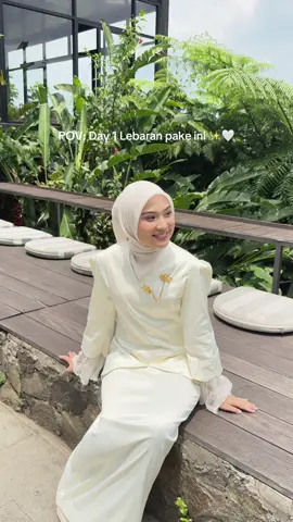 Wajib banget punya warna ini buat Lebaran (bisa juga dipake buat lamaran hihi) 👀🤍 #bajulebaran #rayaoutfit #malayoutfit #engagement 