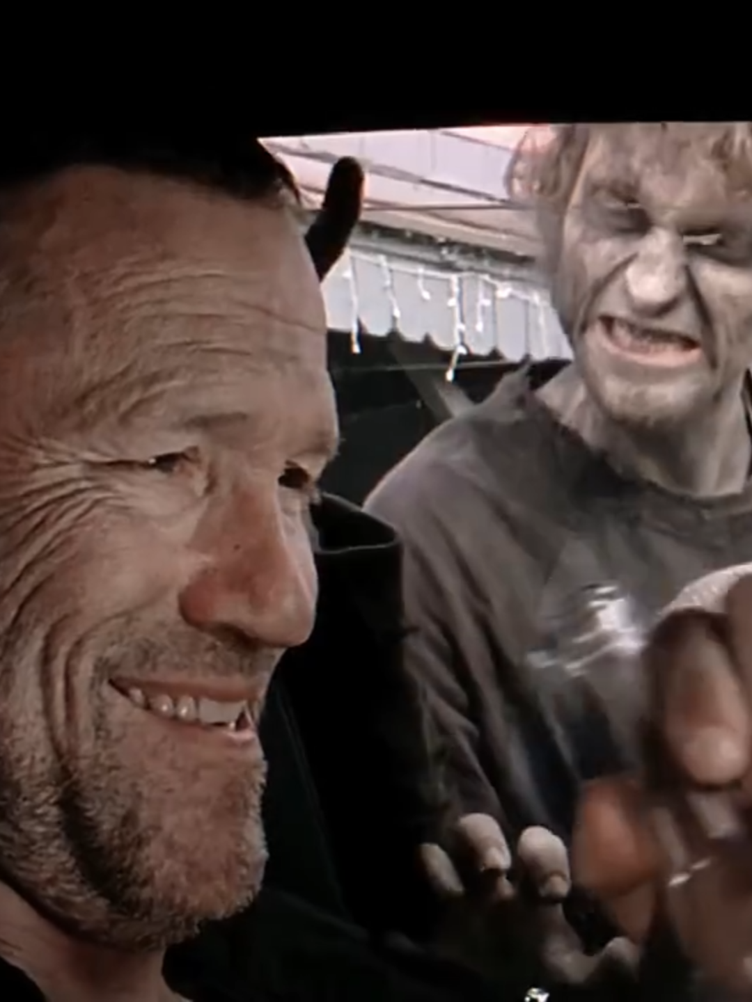 O pessimista olha para baixo e bate a cabeça. O otimista olha para cima, e tropeça. O realista olha para frente, e reajusta seu caminho.     #michonnegrimes, #the walking dead lee #rickgrimes #twd #dark #carl