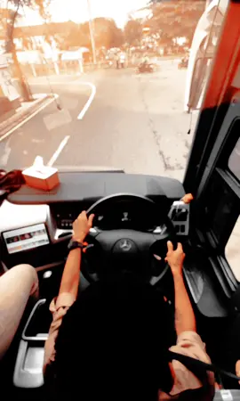 Menangislah, santaikan, luapkan Terkadang air mata itu anugerah bagi setiap hati yang patah. #navaratrip #patricksoetedjo #oh1626 #jetbus5shd #adiputro        