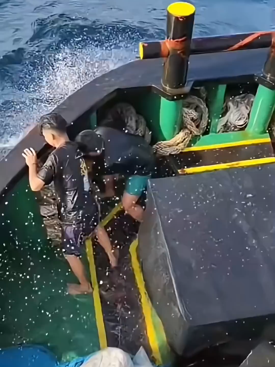 Tugboat Stuck in Deadly Storm _ Crew Fighting for Survival at Sea #🚨#shorts