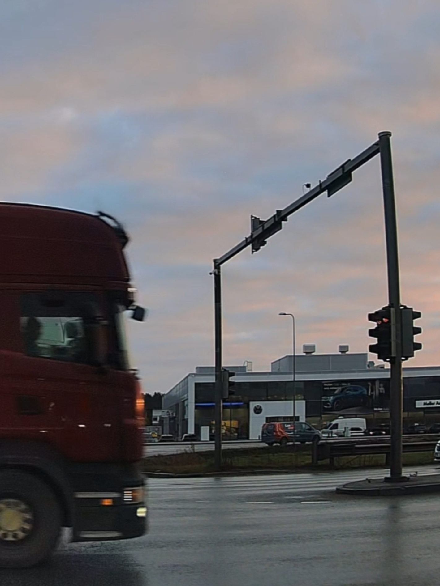 Kena hommik ja siis järsku üks TRANSTAR reka paneb lambist punasega! #liiklus #politsei #fyp #tallinn #eestitiktok #eestitiktokkerid #punasegaüle