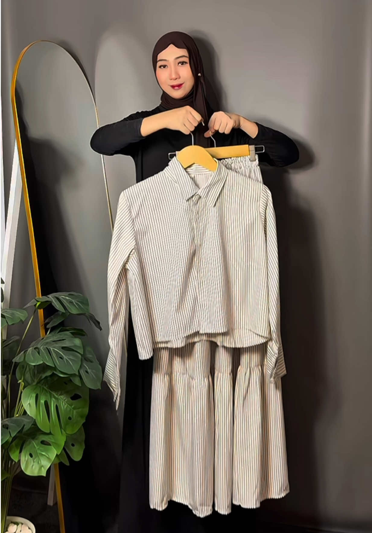 Emang nagih banget punya oneset cakep plus murah ‼️😋 🤍✨ #oneset #onesetkekinian #onesetwanita #claraoneset #ootdhijabstyle 