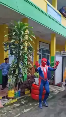 MBG hari ini di anter power ranggers sama spider man dlu ya!  #fyp #viral #mbg #tranding #vidiolucu 