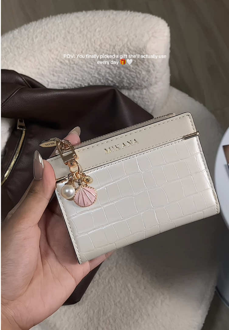 Replying to @Cha Ocampo | Aki’s mom classy wallet #wallet #bifoldwallet #shortwallet #mikanawallet #giftideas 