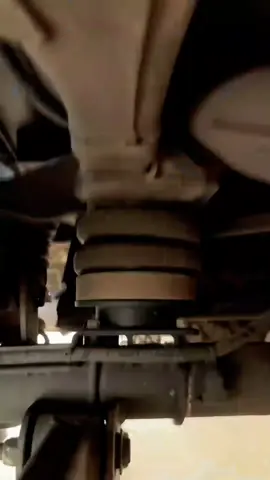 The performance of the air suspension on the 3rd Generation Ford Raptor. #topev #ford #fordraptor #fyp 