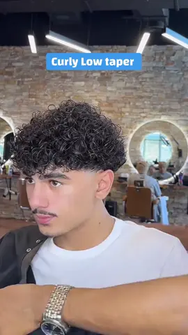 Low taper on curly hair 👌 Do you love low taper? How curly is your hair! 😎 #lowtaper #haircut #dubaistudents #dubailife #dubaimarina 