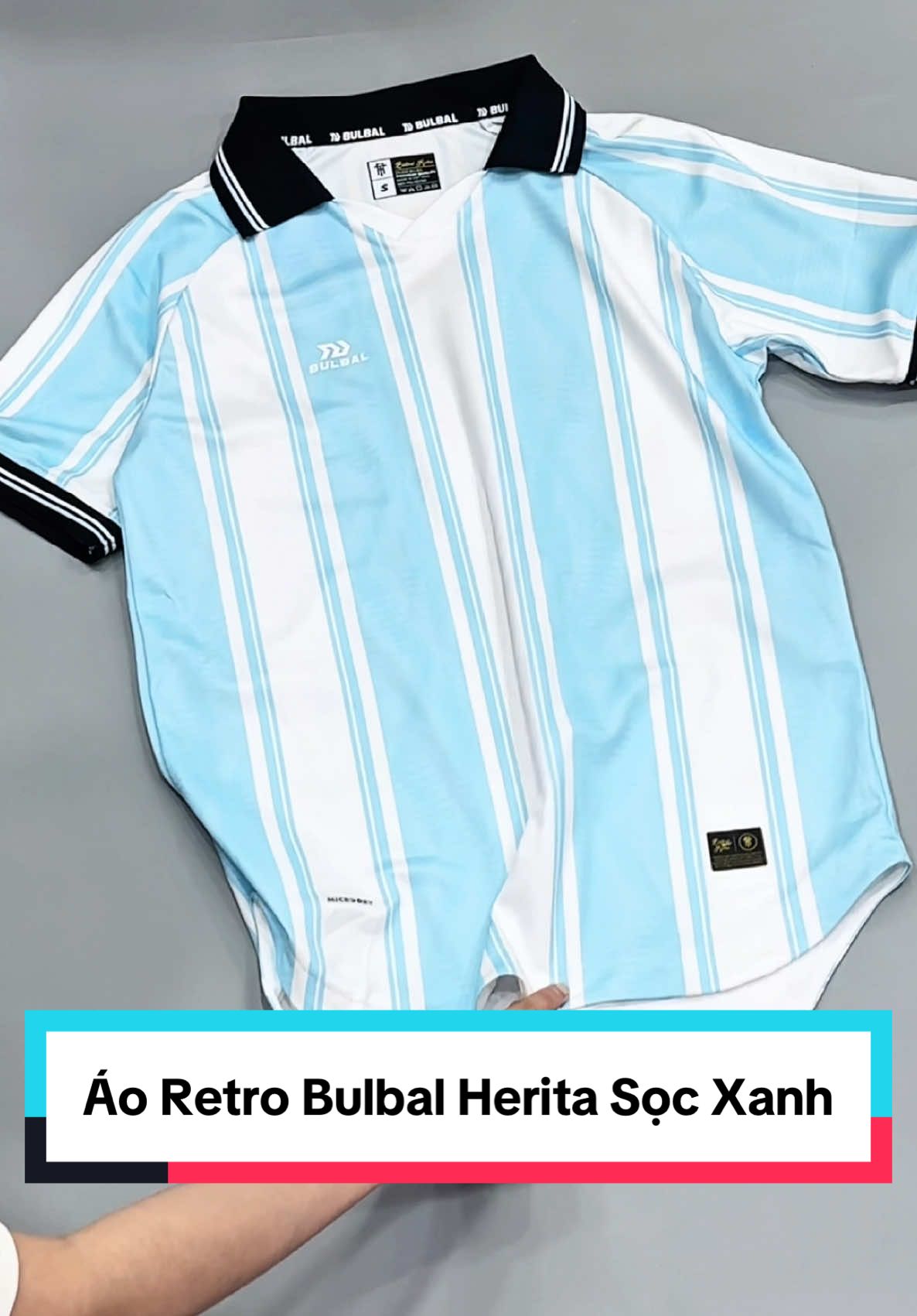 Áo bóng đá Retro Bulbal Herita trắng sọc xanh thun mè Microdry siêu thoáng, thiết kế đứng form dễ phối đồ, nam nữ đều mặc được #thethaoduongdai #inaobongda #aobongdaduongdai #duongdaisports 