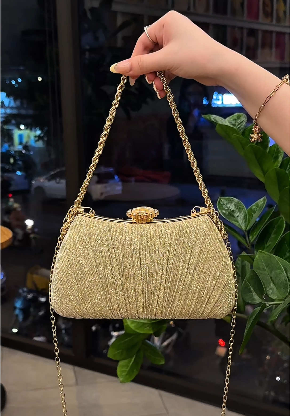 Túi xách nữ, túi đeo chéo hot hit đã lên kênh phục vụ các tình yêu dịp lễ cuối năm đây ạ!! Mã này sang hết nước chấm #reviewtuixach #tuiditiec #tuixachnu #tuideocheonu #quatangcogiao 