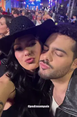 Ontem Ana Flávia encontrou o @Pedro Sampaio e ele a parabenizou pela sua indicação no @Latin GRAMMYs, fofos 🤩🤍🫶🏻 - Siga @cream.anaflavia para acompanhar tudo da nossa querida Boiadeira/ Ana Flávia Castela 💗💗💗 #anacastela #pedrosampaio #boiadeira #LatinGRAMMY #foryou 