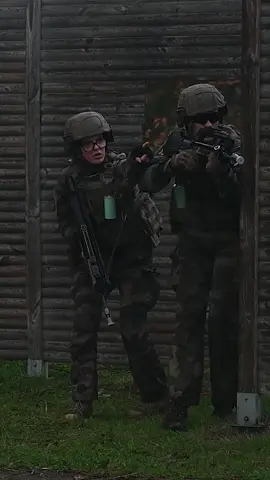 Ils ont quitté leur quotidien pour rejoindre le terrain 🫡 525 réservistes, rejoints par 60 militaires d’active, une mission commune, DROGON 25. Au sud de la Loire, entre Cholet et Chinon, ils ont prouvé que la réserve, c’est aussi de l’engagement à plein temps 💪 #ArmeeDeTerre #DROGON #Exercice #Réserve