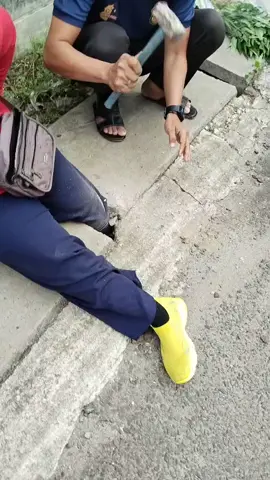 terimakasih bapak satpam yg sudah menolong.. 