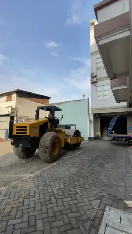 ready ketua🤪.                                                                                                        #salfloader #alatberat #surabaya #rentalalatberat #sewaalatberat 