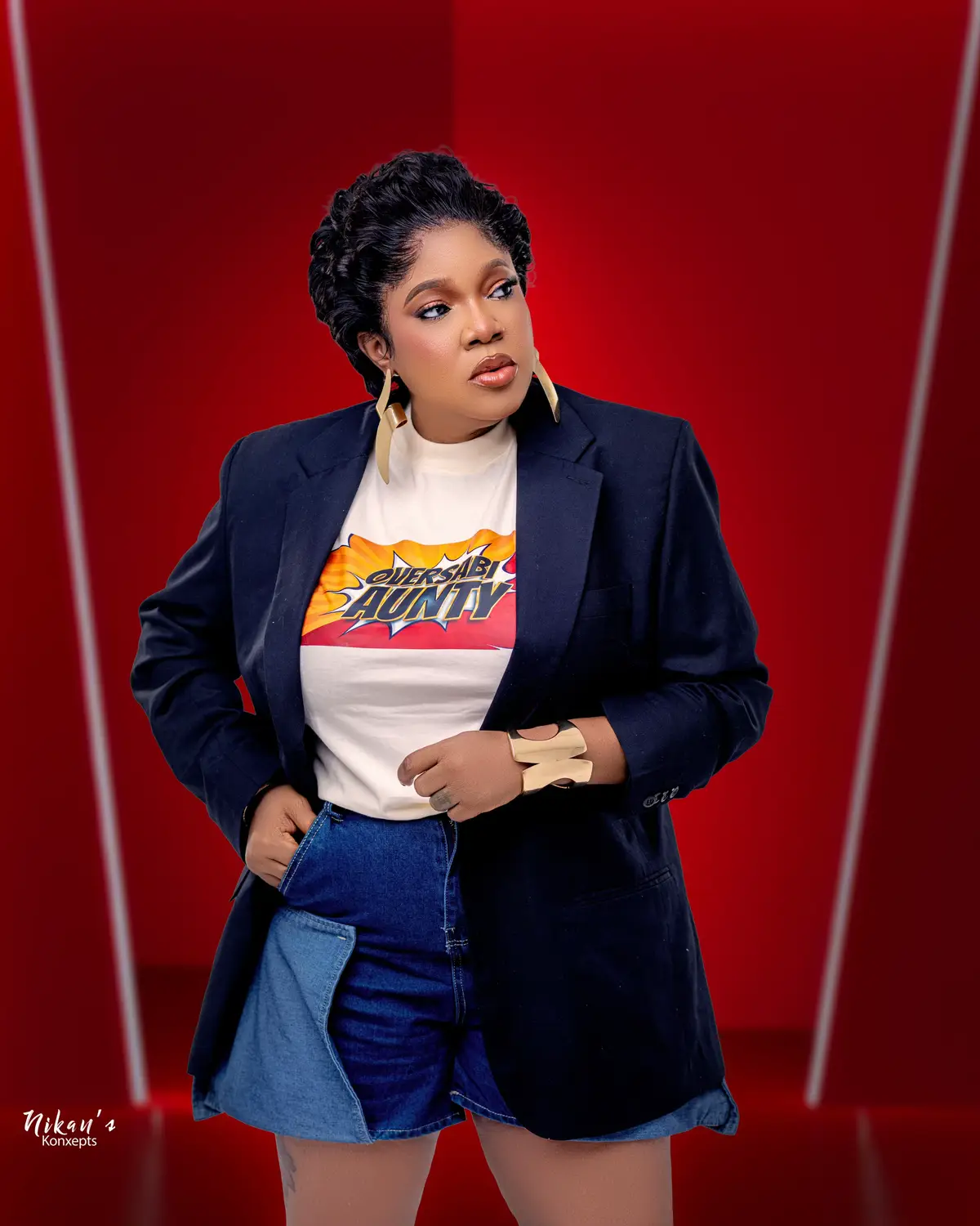 She’s beautiful, sharp, and knows it all, but her own kids? Hmmmm 🥲🥲   Oversabi Aunty isn’t just comedy, it’s a full sermon every family needs!   In cinemas  Dec 19, advance screening  Dec 18 #OversabiAunty #whattowatch #InCinemasDec19