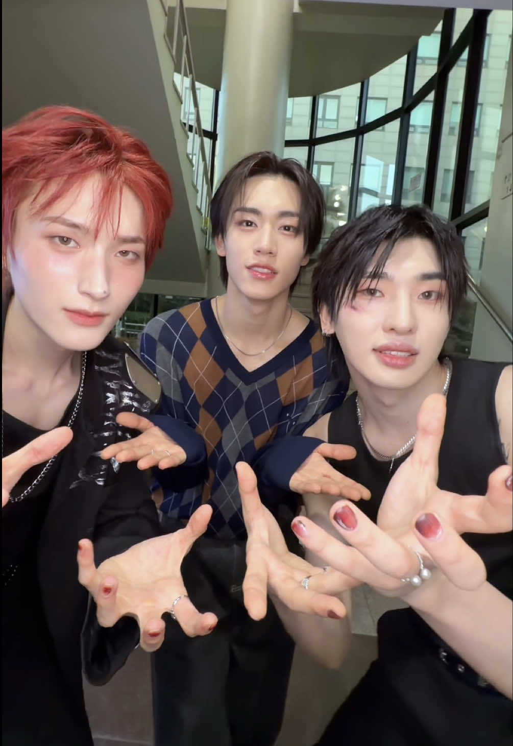 XODIAC 다빈 범수 선배님들과 들어올리는 트로피 🏆 #82MAJOR #PARKSEOKJOON #BEOMSOO #DAVIN  @XODIAC 