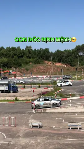 Con dốc huyền thoại mà các học viên thường bảo nhau “ăn no còn hơn ăn già” 😂😂😂 Chia buồn cùng cô học viên xinh đẹp vì run quá không kịp xử lý 🤦‍♀️ #hocbanglaixeoto #daylaixebacgiang #thisathachbanglaixeoto #trungtamanhminh 