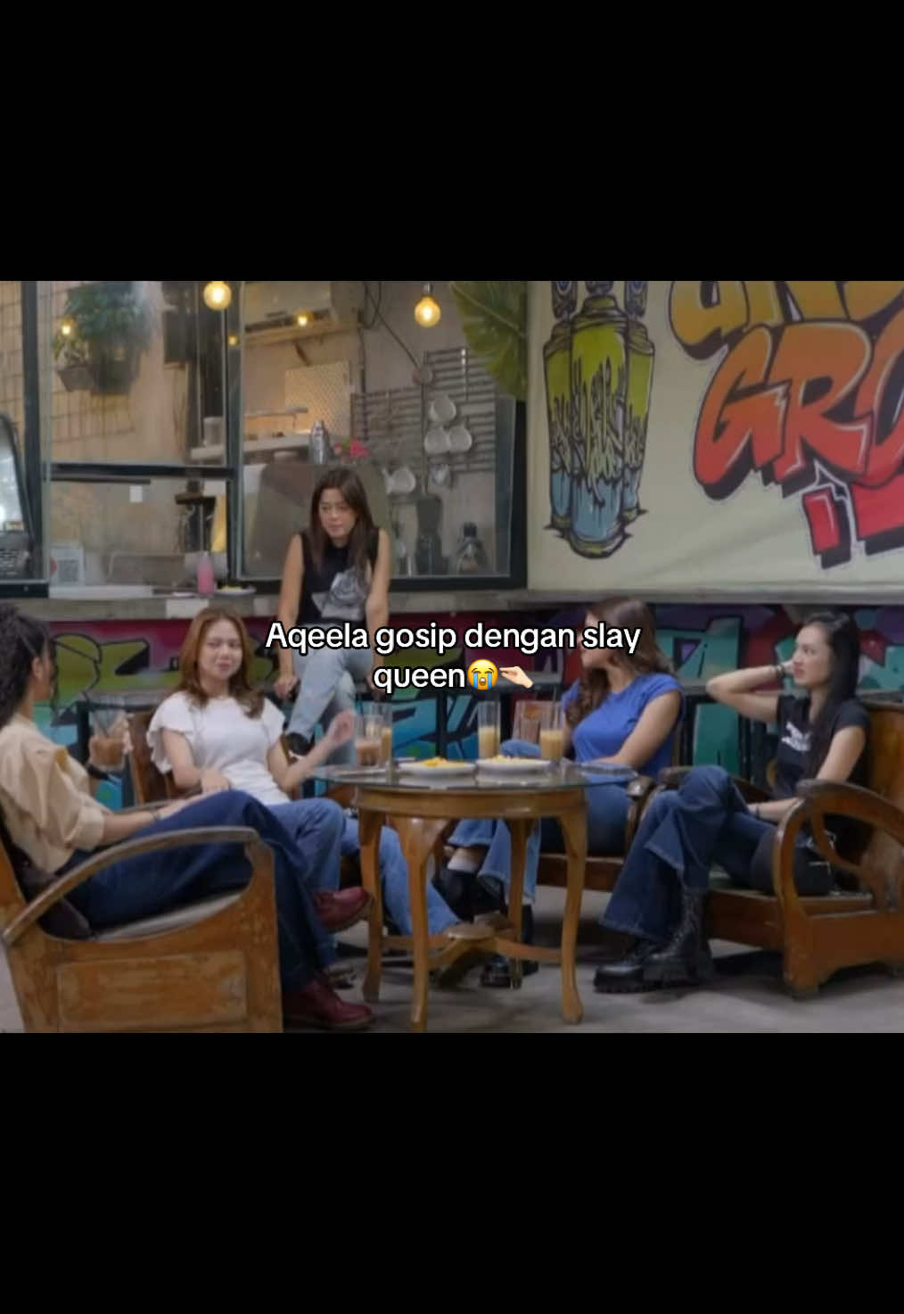 gak ekspek ngomongin dinosaurus😭😭 mana harry senyum” liatin kayak bangga ke aqeela #harryvaughan #aqeelacalista #harqeel #asmaragenz #agzhariini 