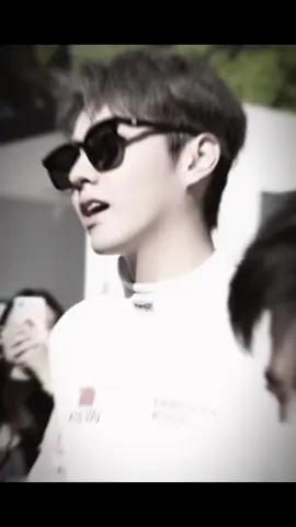 chờ anh 10 năm nhé 😝 #kris #ngodiecpham #exo 