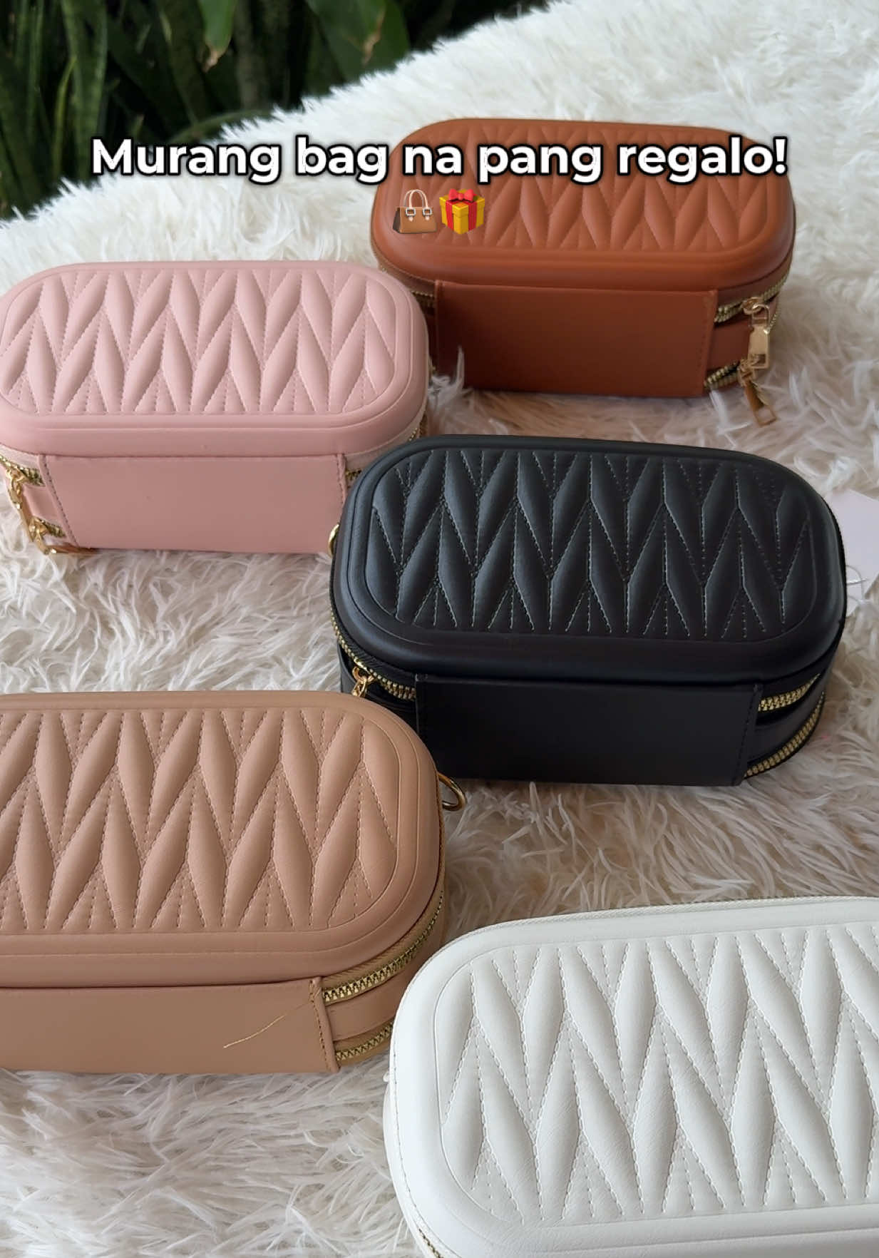 Murang pang regalo ngayon pasko! Perfect gift kahit sampu pa bigyan mo! #slingbag #belindabag #belindaslingbag #ladiesbag #womensbag @Belinda Bags 