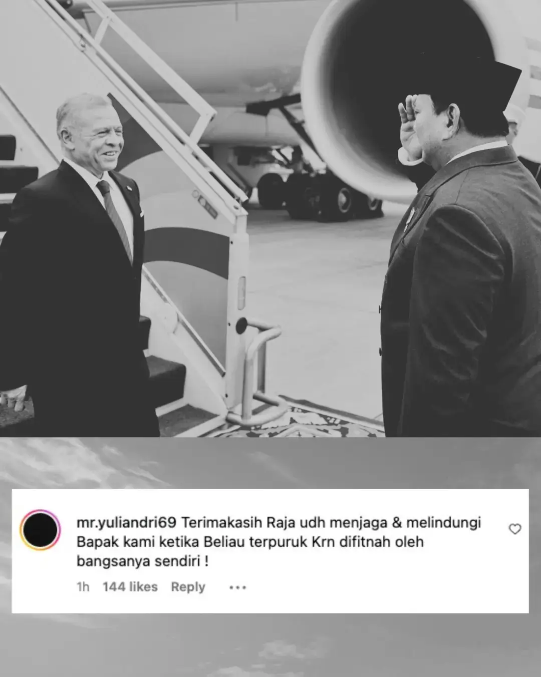 Perjalanan panjangnya menuju pucuk kepemimpinan bangsa ini tidak pernah mudah. Setapak demi setapak ia melangkah, sambil menanggung berbagai cobaan yang datang silih berganti.  Fitnah yang tercipta untuk menjatuhkannya justru menjadi api yang menguatkan tekadnya.  Hingga akhirnya, di balik liku panjang perjuangan, ia tiba pada titik tertinggi pengabdian, memimpin bangsa dengan jiwa yang telah ditempa oleh pahit dan manis perjalanan. #prabowo #rajaabdullah #yordania #indonesia🇮🇩 