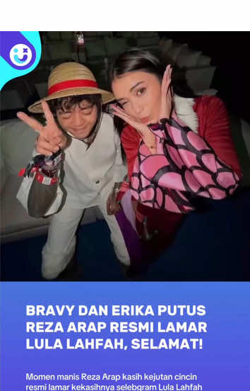 Usai Bravy dan Erika Putus, Reza Arap Resmi Lamar Lula Lahfah. Hubungan asmara Reza Arap dan Lula Lahfah tampaknya makin serius. Buktinya, pria bernama asli Reza Oktovian itu memberi kejutan berupa cincin kepada kekasihnya tersebut. Meski belum dikonfirmasi, banyak yang meyakini momen itu adalah lamaran. Momen manis tersebut diunggah melalui akun media sosial @weareaaaclan pada Kamis (12/11). Dalam video singkat yang dibagikan, pasangan tersebut tengah menikmati makan bersama di sebuah restoran. Di tengah momen itu, YB tiba-tiba mengeluarkan sebuah kotak hitam kecil, lalu meletakkannya di atas meja. Lula yang awalnya tidak menyadari keberadaannya langsung terkejut ketika mengetahui kotak tersebut berisi cincin. Wanita yang pernah menjadi bridesmaid di pernikahan Reza Arap dengan Wendy Walters tahun 2021 itu pun langsung memeluk kekasihnya YBrap. #RezaArap #LulaLahfah #YB #Lamar #Bravy 