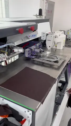 Fully automatic sewing leather pocket#automaticpocketsetter #fullyautomaticpocketsetter #automaticsewingmachines #fullyautomaticelasticjoiningmachine #industrialsewingmachine 