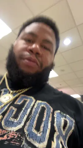 POV at the airport 3 hours early because of what TikTok says it’s normal less than 30 minutes #airport #tsaprecheck #deltaairlines 