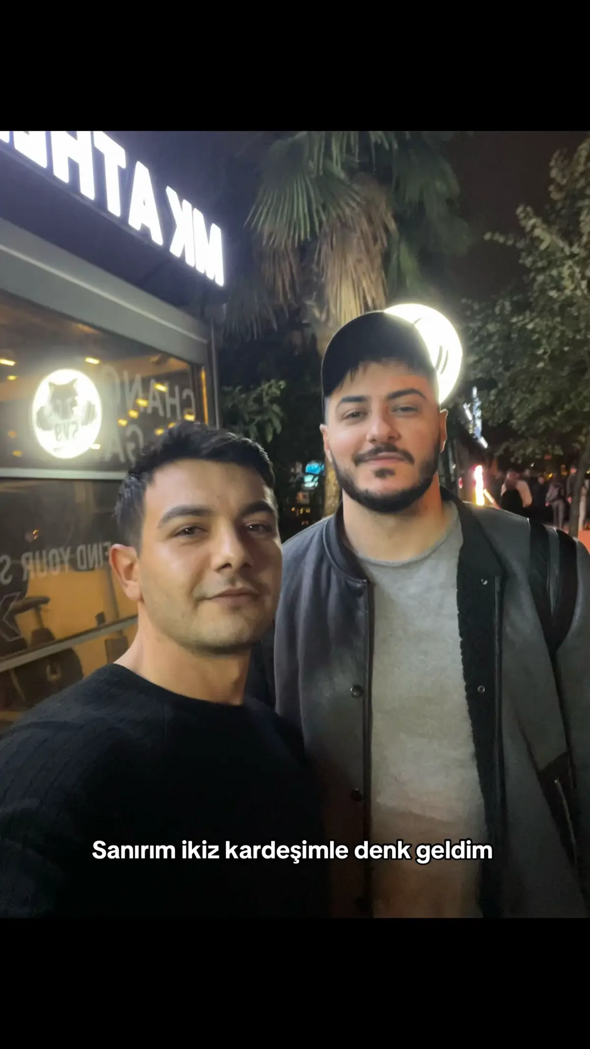 İlk başta şaşkınlıkla karşılasakta birbirimizi Fotoğraftan sonra fark ettim bu detayı :) ( çok kral adamdır ) @SemiCenk #kesfet 