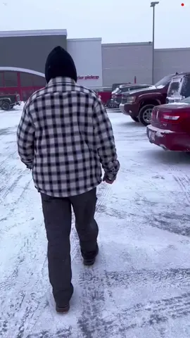 Winter is coming don’t slip #fyp #slipping #funny #funnyvideos #winter 