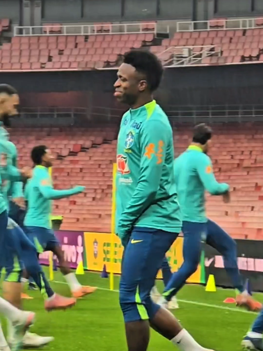 COM VINICIUS JUNIOR e a SELEÇÃO BRASILEIRA no Emirates Stadium, do Arsenal! #seleçãobrasileira #vinijr #arsenal #football #realmadrid 