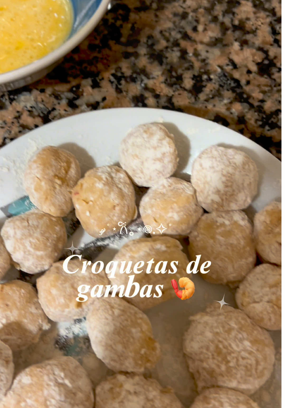 ¿Croquetas normales? No, ¡croquetas de GAMBAS! 🦐 Cremosas, sabrosas y con ese toque marino que las hace únicas. En este video te enseño cómo prepararlas sin complicarte la vida, con todos los trucos para que te queden de 10. 💥 Guarda este video y sorprende a todos en tu próxima comida. #Croquetas #Gambas #RecetasCaseras #tapasespañolas #CapCut 