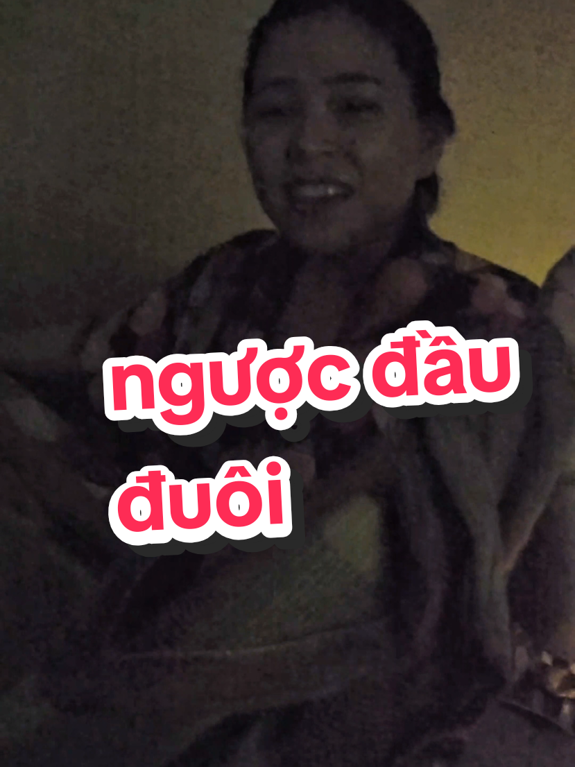 ai quen hơi thì mới hiểu 🤣🤣🤣 những khoảng khắc quen thuộc của biết bao cặp vk ck  chiêc giường ấp áp khi mùa đông về , khoảng khắc kỳ diệu của một ngày mệt mỏi , bận bịu căng thẳng khi làm việc !     hãy luôn giữ nhiệt cho góc nhỏ ấm áp này nhé các mợ ! khoảng cách vợ ck lúc ngủ tỉ lệ nghịch với thời gian chung sống , càng già nằm  lại càng cách xa nhau , đó là một sự thật khá buồn trong hôn nhân !      vậy lúc còn trẻ , còn khỏe và còn đẹp hãy rút ngắn tối đa thời gian vk ck hờn giận mà cách xa nhau , để góc nhỏ không  bị lạnh lẽo , một cái ốm ấm áp có thể thay thế bao nhiêu ngôn từ để vk ck lại bỏ qua tất cả những hiểu lầm xích mích mà sát lại gần nhau 🥰 bông chúc các cậu các mợ luôn giữ được hơi ấm trong gia đình mà nhất là ở góc nhỏ thân thương nhé ❤️❤️❤️❤️💓#chibong #hay #cười #ynghia #tieulam 