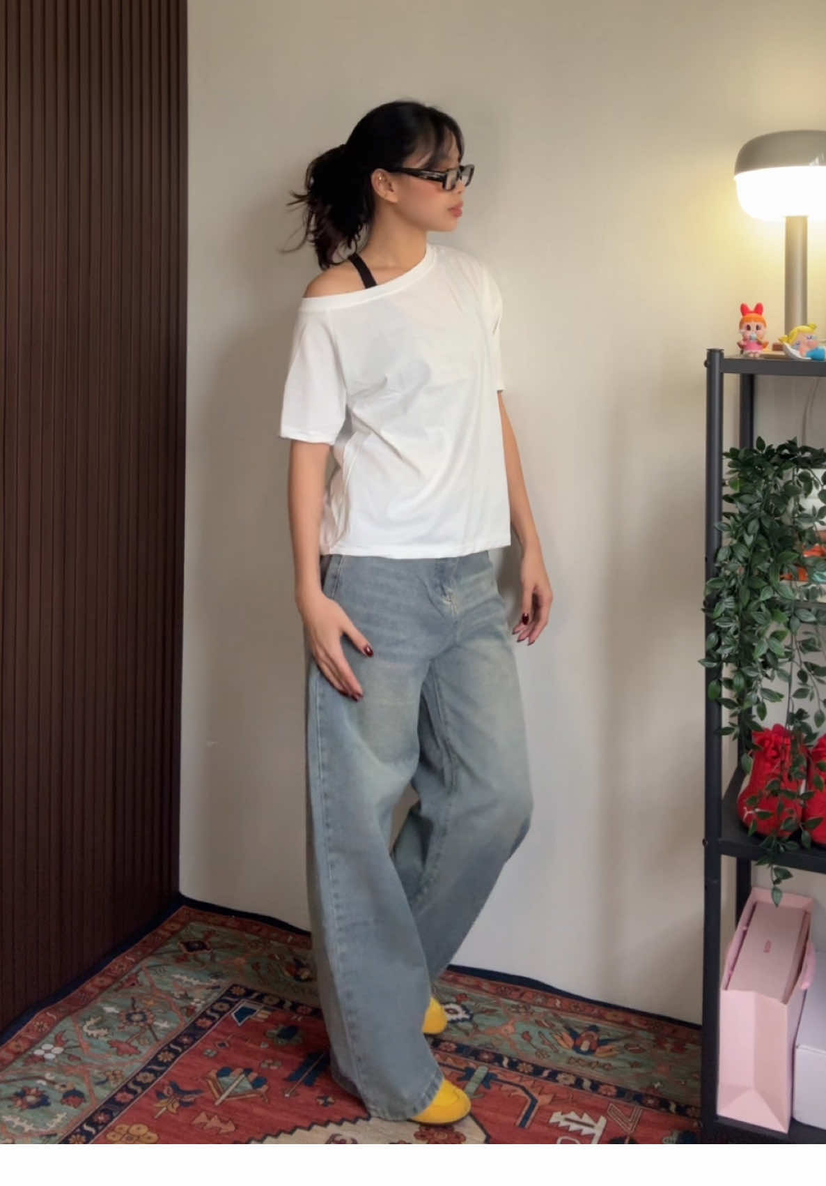 white shirt but make it a little extra 👀 #outfitideas #OOTD #tiktokshoprecos #tiktokshopbudol #fyp 