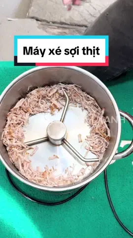 Đúng y như ý mình muốn lun ó 😘 xé gà hay h300 làm xôi gà, súp, chà bông bánh mì là toẹt vời lun, ngồi làm bằng tay là nửa ngày trời chỗ đó đó 🥲🥲.  máy xé sợi thịt đánh tơi thịt làm chà bông, ruốc thịt nè mấy bác ới #maythucphamxanh #maylamchabong #mayxethit #chabong #ruốc  @MÁY THỰC PHẨM XANH   @maythucphamxanhvn  