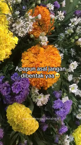Ig (queenbouquet.surabaya)  Ready setiap hari🌹  - Hand bouquet - ⁠Papan bunga ucapan - ⁠Bunga meja - ⁠Bunga krans  - ⁠Bunga taman - ⁠Bunga tutup peti - ⁠Standing flower - ⁠Dekorasi Contact us : 087753488401 #buketmurah #buketbunga #fyp #floristsoftiktok #pasarbungakayoon 