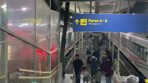 kamu cintanya aku🥰 @sn  ib: @masped  #keretaapiindonesia #kai121 #railfansoftiktok #capcut 