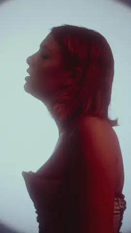 Sola stanotte🕯️ #multilingual #songwriter #cantautrice #storyteller #musica #artistlife #testi #fyp #italian #french 