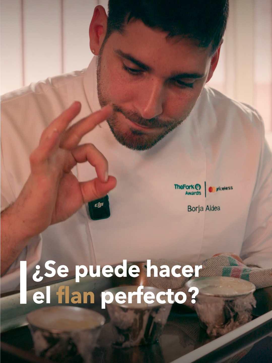 Cremoso, brillante y sin burbujas. Borja (Reina XIV, La Granja) nos enseña cómo lograr el flan perfecto. 900 g de Nata Repostería Pascual Profesional 150 g de Yema Pasteurizada Pascual Profesional 1 vaina de vainilla 130 g de azúcar Caramelo para las flaneras 👉 Infusionar a 70 °C durante 20 min. 👉 Cocinar al vapor a 90 °C durante 1 h 15 min. 👉 Enfriar en cámara y desmoldar. #Flan #repostería#cocinaprofesional #Hostelería #pascualprofesional