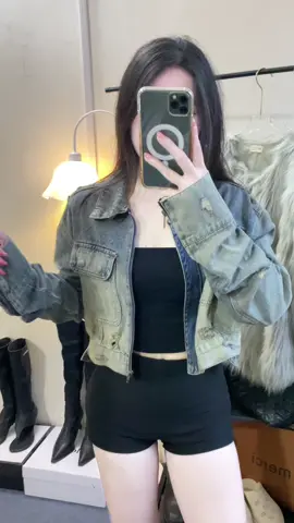 Áo khoác jean chất chơi #thoitrangnu #aokhoacjean  @Kiều Trinh  @Kiều Trinh 