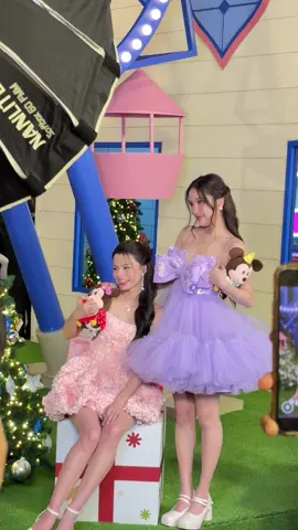 ดิสนีย์กับฟรีนเบค โคดจาน่ารักก 🥺💘✨👀🎄 @becky armstrong   @srchafreen #sarochafreen #beckyarmstrong #freenbecky #centralworld #ctwthemagicalstars2026 