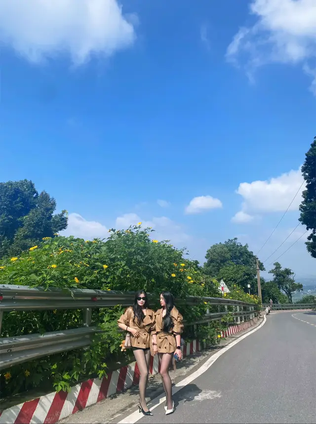 Đừng vội trách bản thân đi chậm. Vì ngay cả bông hoa cũng cần đúng mùa mới nở 🤎 #BaVì2025