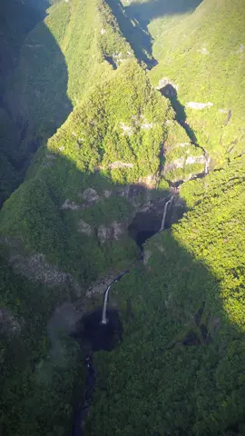 📍Takamaka #reunion #takamaka #cascade #reunionisland #dronevideo 