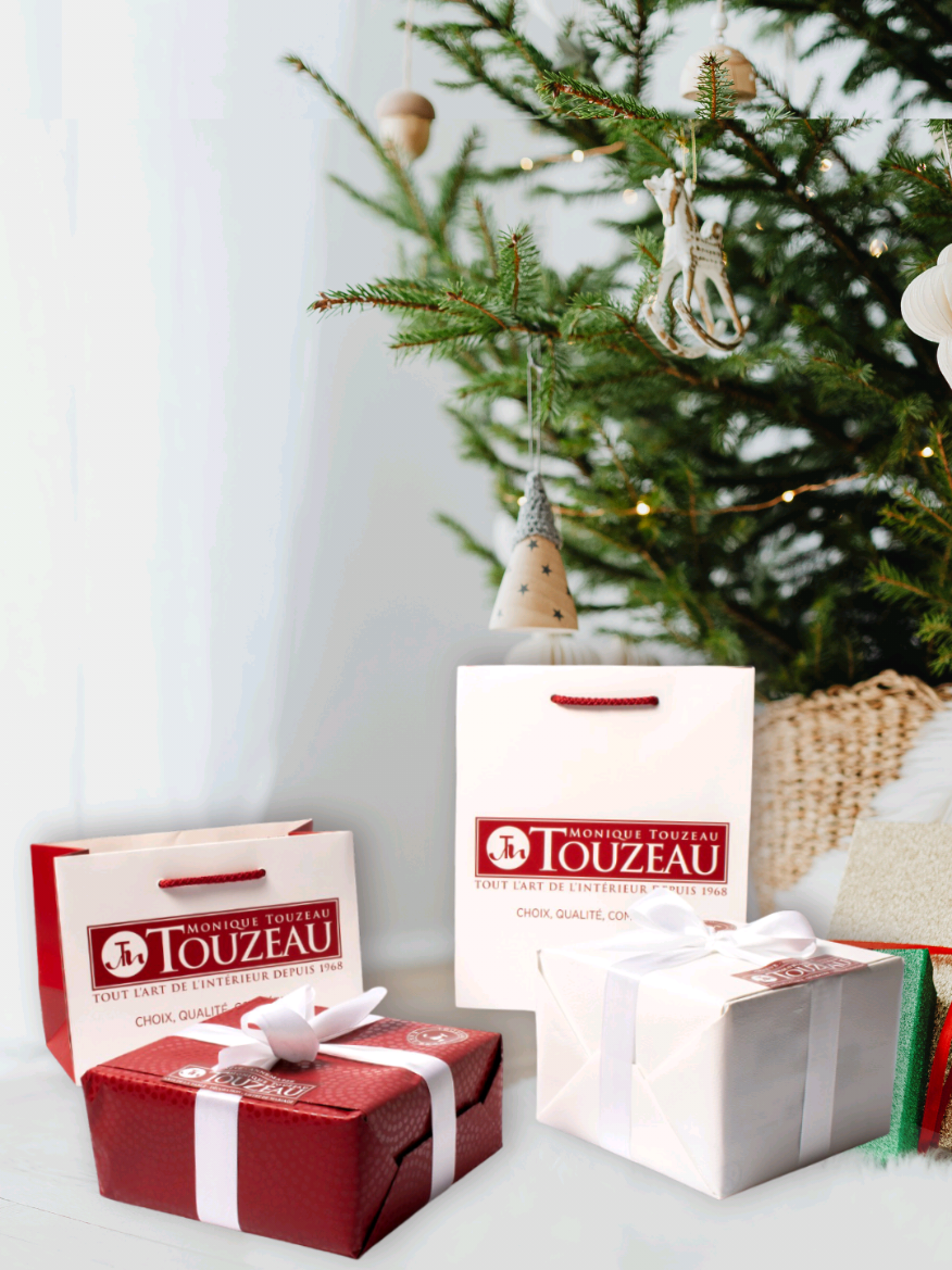 🎁 Et si cette année, c’était vous le gagnant ? Participez facilement à notre grand jeu-concours de Noël chez Touzeau ! Pour jouer : 🛍️ Faites un achat supérieur à 100 CHF en une seule facture, 🖊️ Remplissez le bulletin de participation, 📮 Glissez-le dans l’urne prévue en magasin. Dix gagnants seront tirés au sort le 23 décembre et recevront leur bon d’achat juste avant les fêtes 🎄 Un beau cadeau avant Noël, ça ne se refuse pas ! ✨ 📍Magasin Monique Touzeau, Rue du Marché 28 à Genève. Touzeau, le joyau des arts de la table et de la décoration. Plus qu'un enseigne, Touzeau est une marque. #jeuconcours #touzeau #geneve #artdelatable #noel2025 