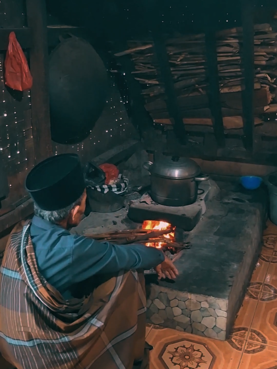 Suasana Malam takbiran mengingatkan kita saat orang tua masih ada 😭 #pedesaan #suasanapedesaan #kontenpedesaan #takbiran #lebaran 