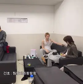 Juhoon bày trò cho cu tin học theo hở #martin_cortis #juhoon_cortis #James_cortis #keonhocortis #seonghyeon_cortis 