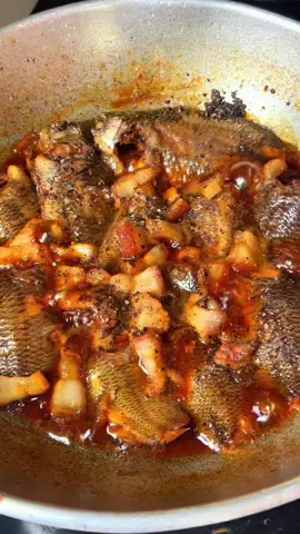 Cá rô kho tiêu kho nồi cá 20k 4 người ăn, nói ko ai tin 😂#cơmnhakhanhhuyen #xuhuongamthuc #ancungtiktok #kho 