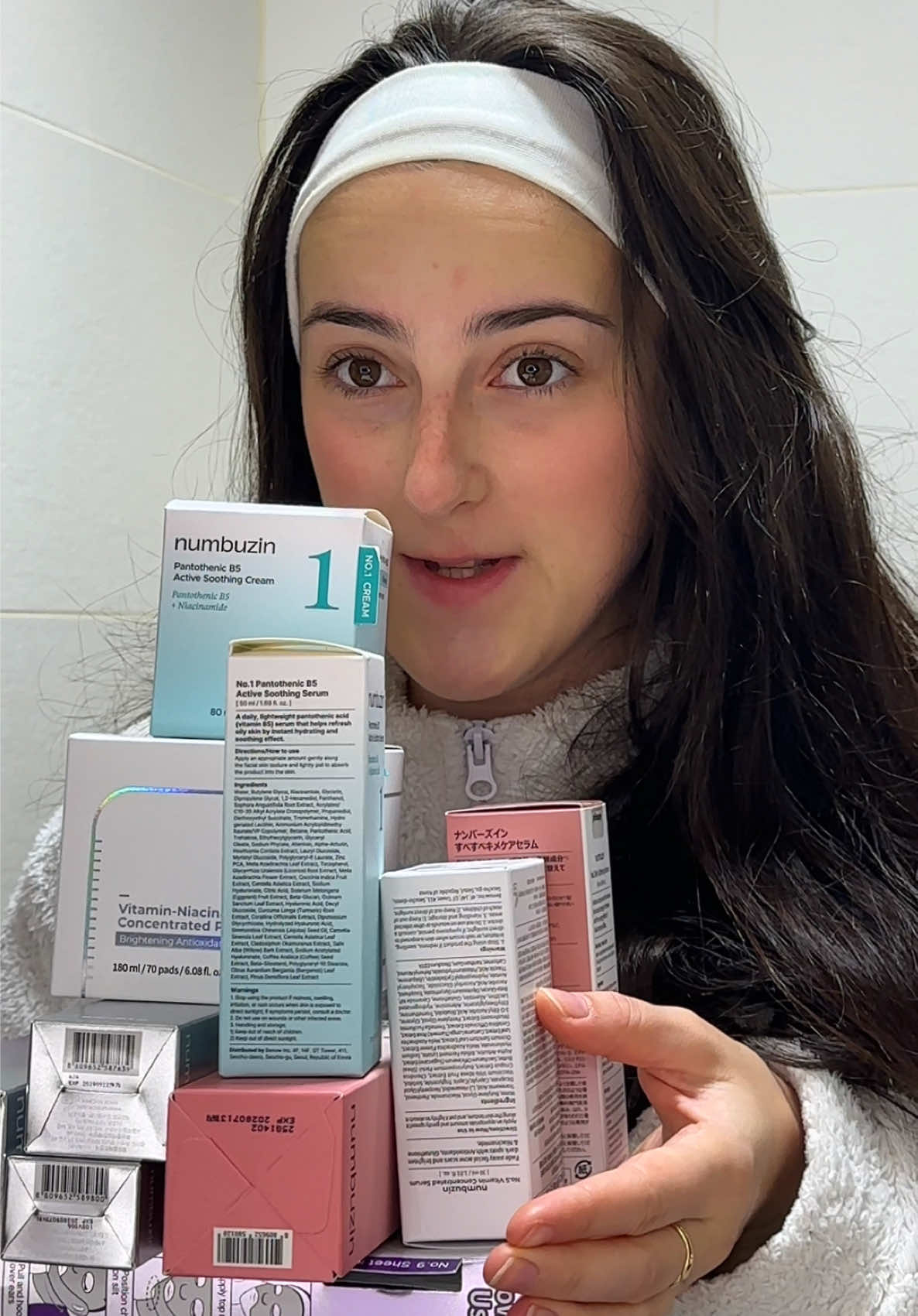 Je découvre aujourd’hui la marque @numbuzin 🫶🏼 Je peux vous dire qu’elle est devenue ma préférée ! Les texture, les packaging, tout est parfait !!  💜 Mon coup de cœur : la crème contour de yeux > un soin des yeux sans aiguilles, et sans prix coûteux 💜 Bien sûr, je partage avec vous une partie de ce joli coli, n’hésitez pas à participer au concours épinglé sur mon profil 🍀 #numbuzin #skincare #jeuxconcours #concours #pourtoi 