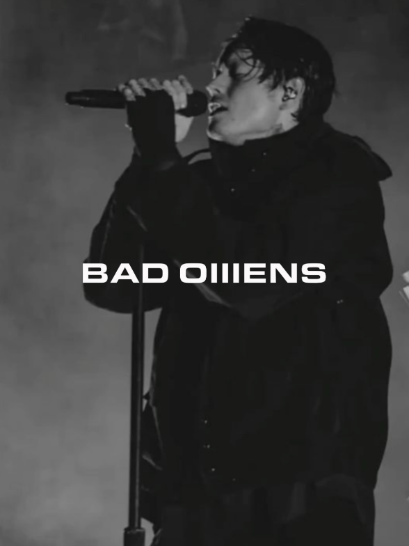 Song : SPECTER Band : BAD OMENS  Genre : METALCORE, ALTERNATIVE ROCK  Album : NO ALBUM  Release : 9 AGUSTUS 2025 From : RICHMOND, VIRGINIA  Country : USA  Year Created : 2015 Source : IG / aftershokfestival  Personnel : NOAH SEBASTIAN (VOCAL), NICHOLAS RUFFILO (GITAR), VINCENT RIQULER (BASS), DAN NICK FOLLIO (DRUM). Story : Lagu 