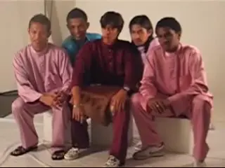 Kami pun pernah jadi model majalah Dewa Remaja tau!!! Lu Orang Budak2 Gen Z Apa Tau!!! Nie Pun Hampir2 Callup Join 4U2C!!! Baju Melayu ke Langsir Raya 🤣🤣🤣!!! @ZaizaZainal17 @KANCHONG @*Raimi md nor* @FADHIL HA5HIM 